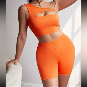 Two piece Biker Short Set. High stretch, slim fit. 95% polyester, 5% elastane.